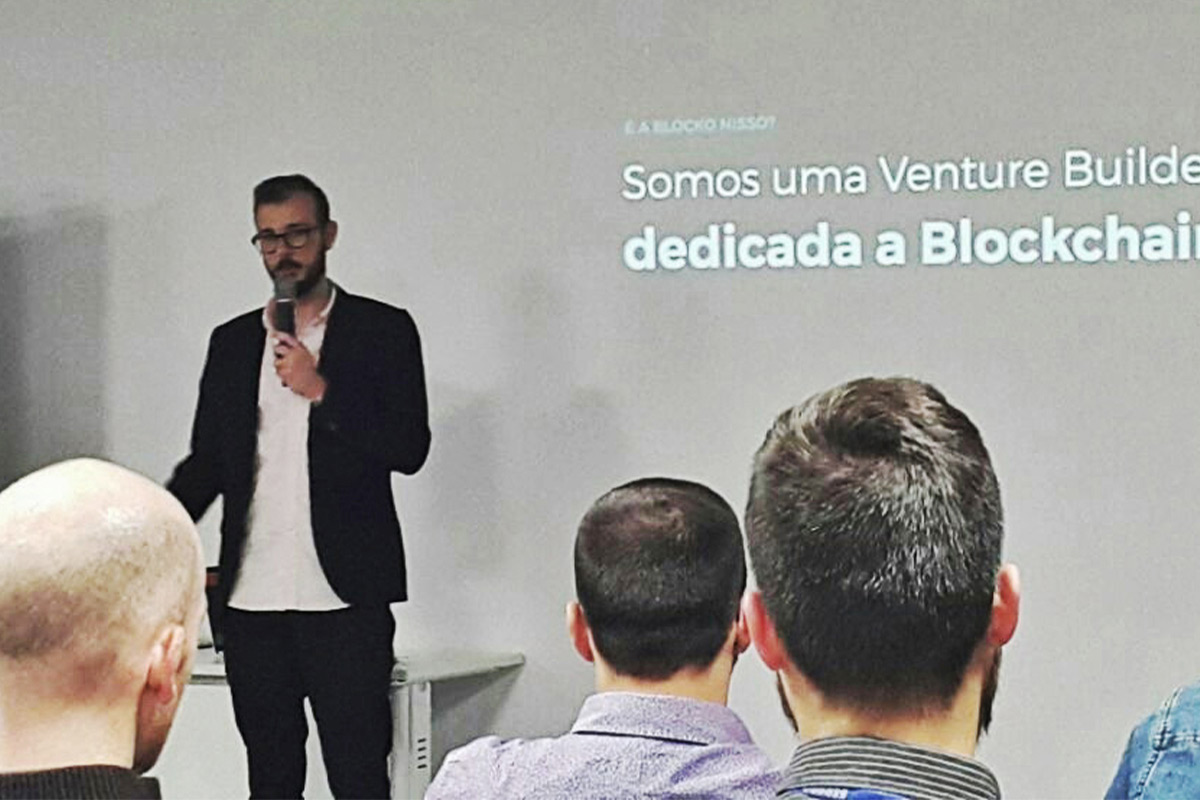 Victor giving a lecture on innovations in the blockchain space.